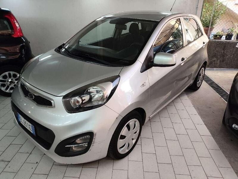 Usata Kia Picanto 68 CV (50 kW) 2012 Argento Utilitaria