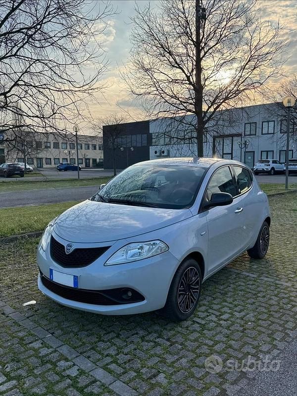 Usata Lancia Ypsilon Gold 2018 Grigio Utilitaria