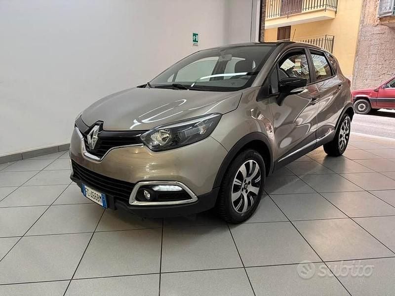 Usata Renault Captur 89 CV (65 kW) 2016 Beige SUV
