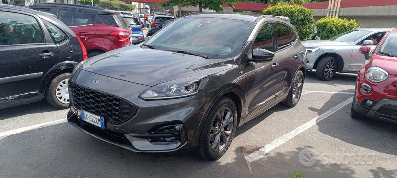 Usata Ford Kuga ST-Line 120 CV (88 kW) 2022 Grigio SUV