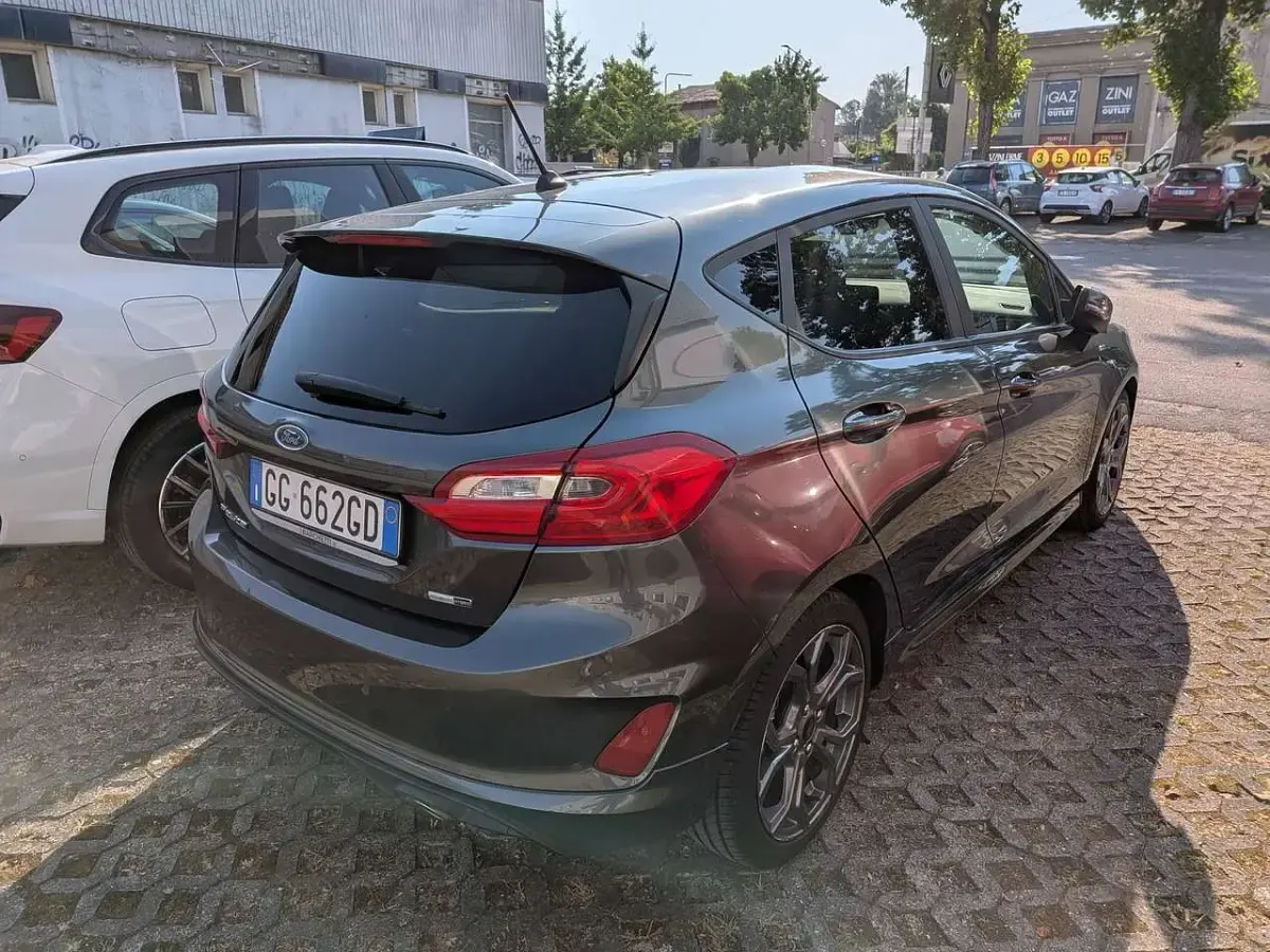 Usata Ford Fiesta ST-Line 125 CV (91 kW) 2021 Grigio Utilitaria