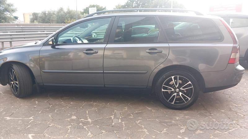 Usata Volvo V50 Momentum 135 CV (99 kW) 2006 Grigio Station wagon