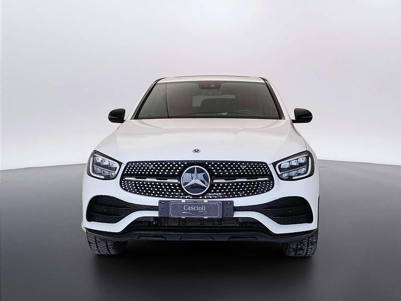 Usata Mercedes GLC300e Premium Plus 194 CV (142 kW) 2021 Bianco diamante meta Coupé