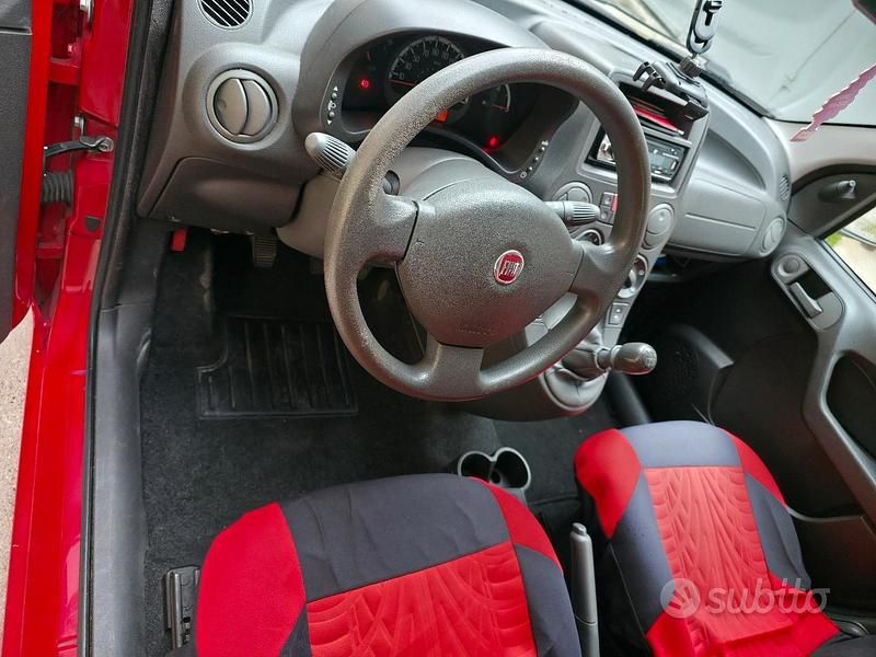 Usata Fiat Panda Dynamic 69 CV (50 kW) 2012 Rosso Utilitaria