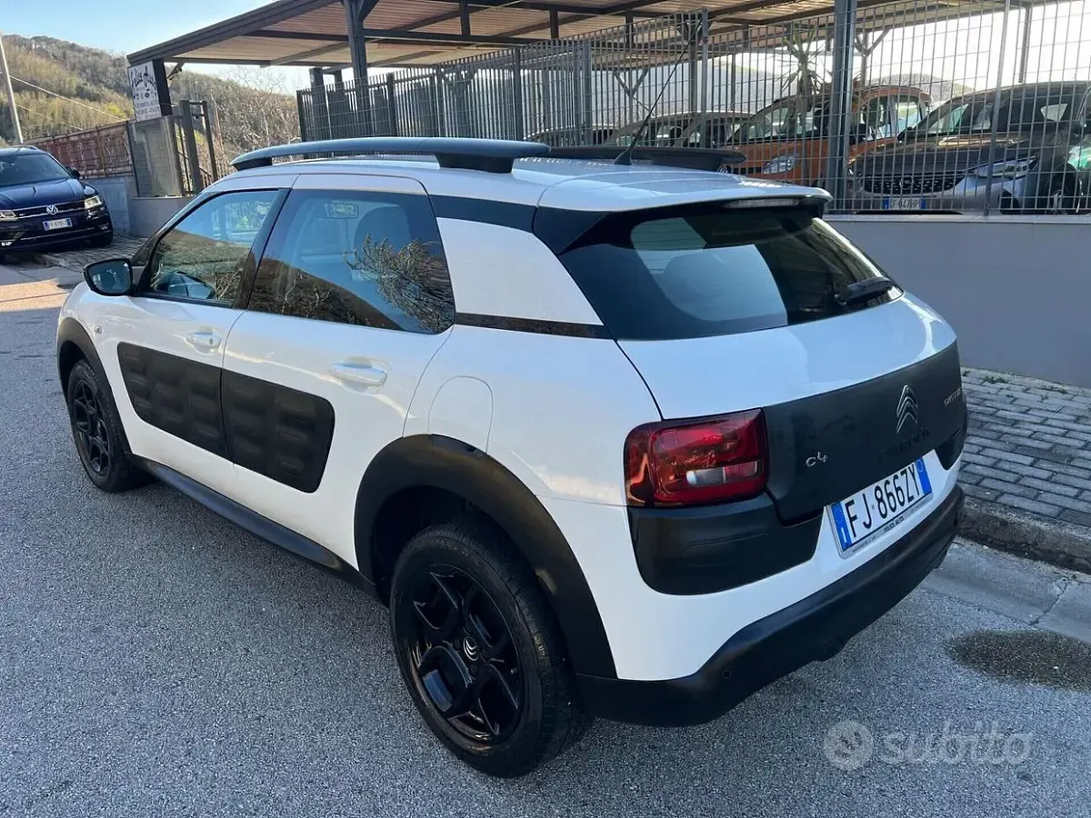 Usata Citroën C4 Cactus Shine 82 CV (60 kW) 2017 Bianco Utilitaria