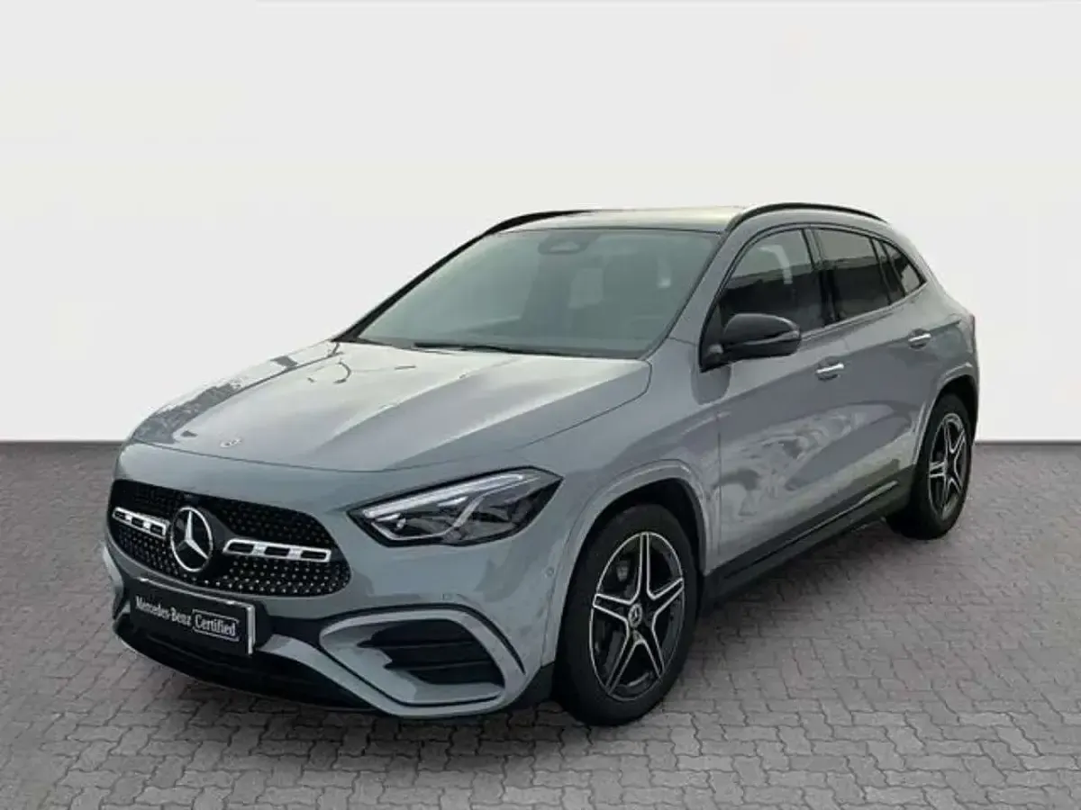 Käytetty Mercedes GLA200 AMG Line Premium Plus 150 HP (110 kW) 2025 Harmaa Katumaasturi