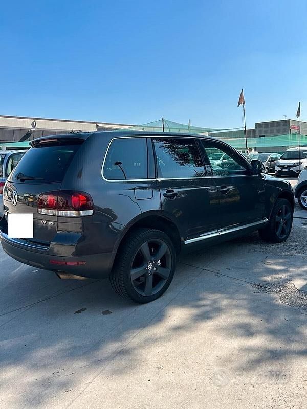 Usata VW Touareg 240 CV (176 kW) 2007 Nero SUV