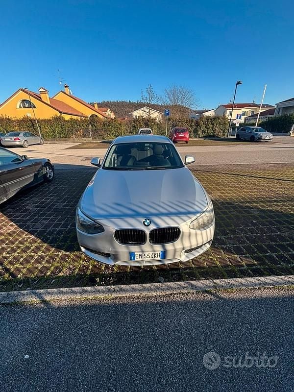 Usata BMW 118 Sport Line 143 CV (105 kW) 2011 Grigio Utilitaria