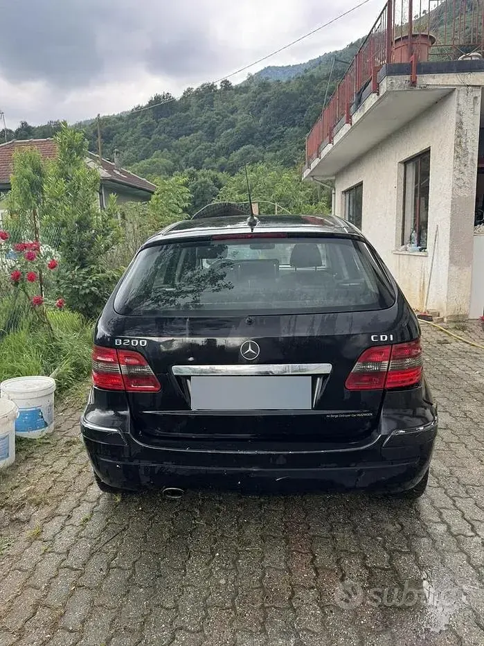 Usata Mercedes B200 140 CV (102 kW) 2009 Nero Monovolume
