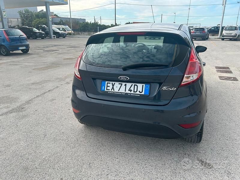 Second-hand Ford Fiesta Titanium 75 CP (55 kW) 2014 Negru Berlinǎ
