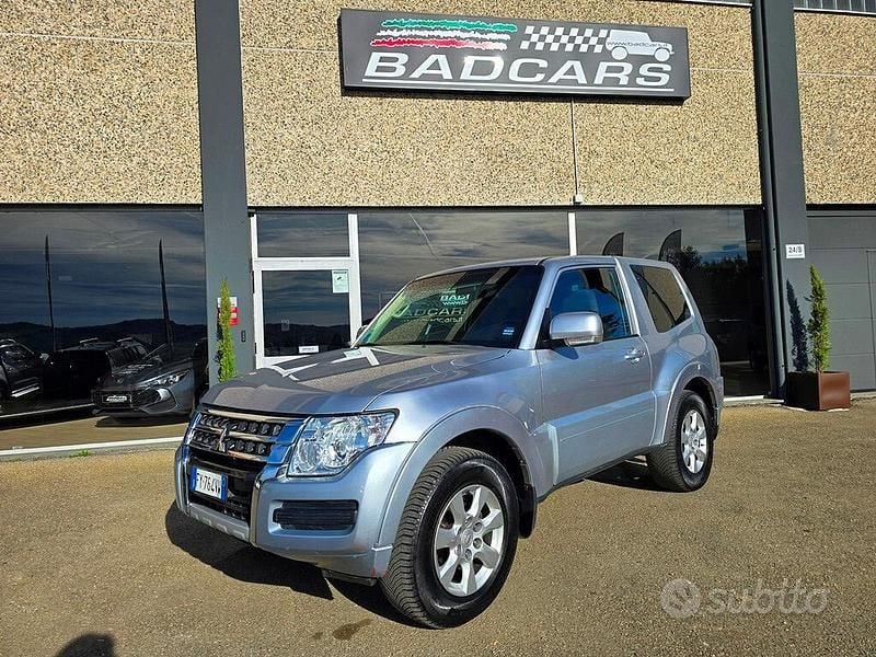 Grigio Usata 2016 Mitsubishi Pajero Instyle SUV | 16.900 € (Ottimo prezzo) - Immagine 1/4