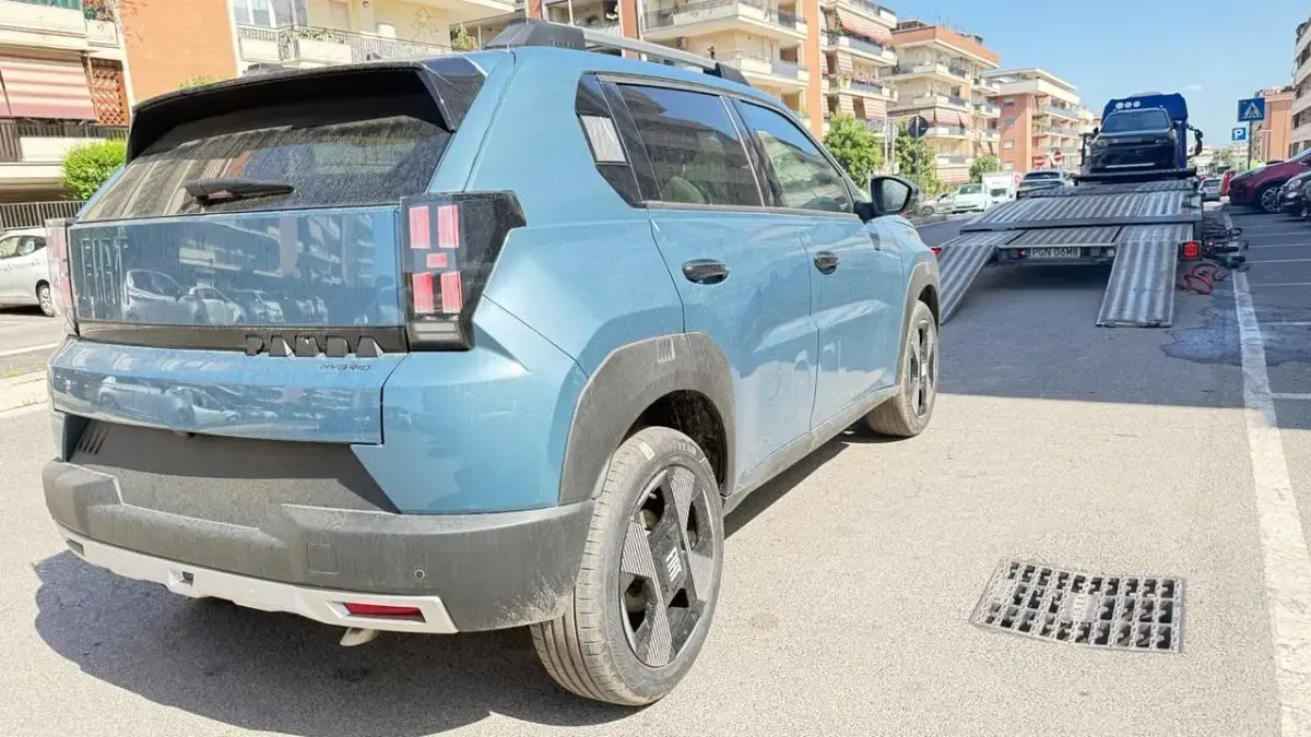 Nuova Fiat Grande Panda La Prima 100 CV (73 kW) 2026 Blu Utilitaria