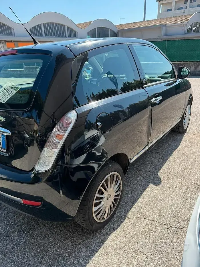 Usata Lancia Ypsilon 69 CV (50 kW) 2010 Nero Utilitaria