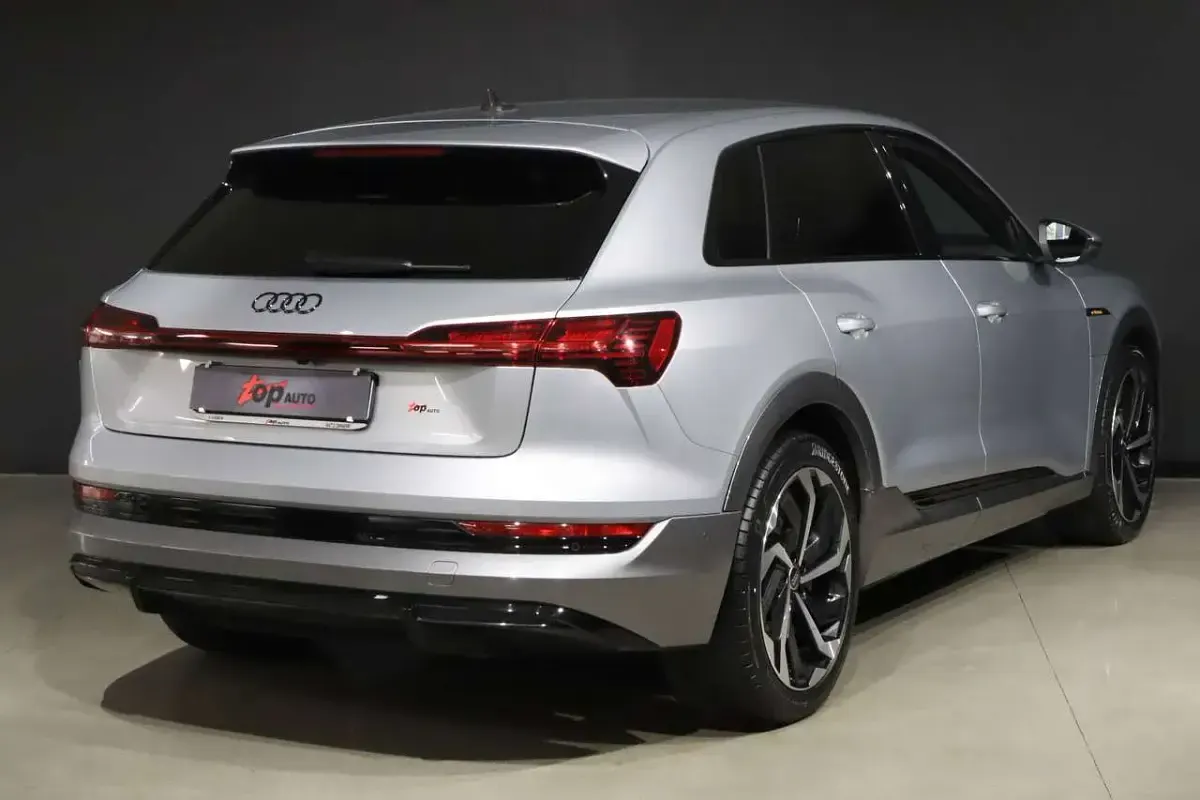 Usata Audi e-tron S-Line 300 kW (408 CV) 2022 Argento SUV
