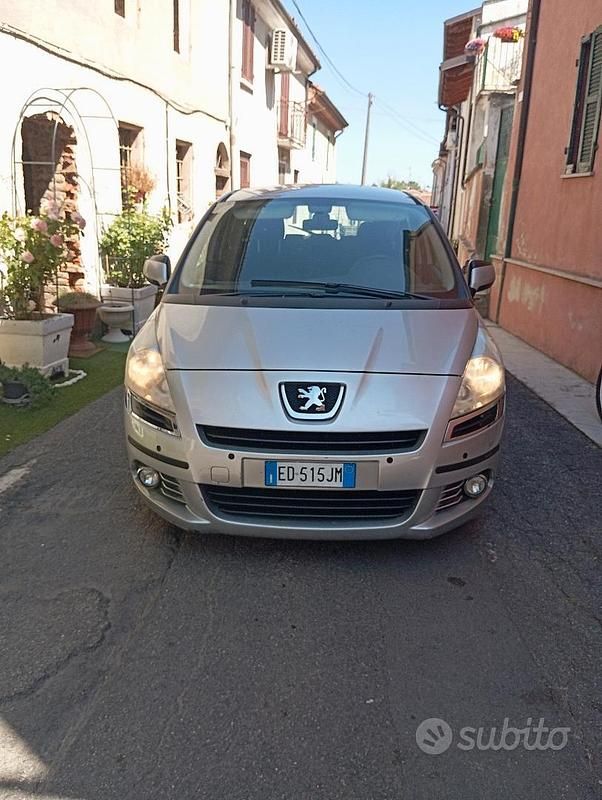 Grigio Usata 2010 Peugeot 5008 Monovolume | 2500 € (Buon prezzo) - Immagine 1/4