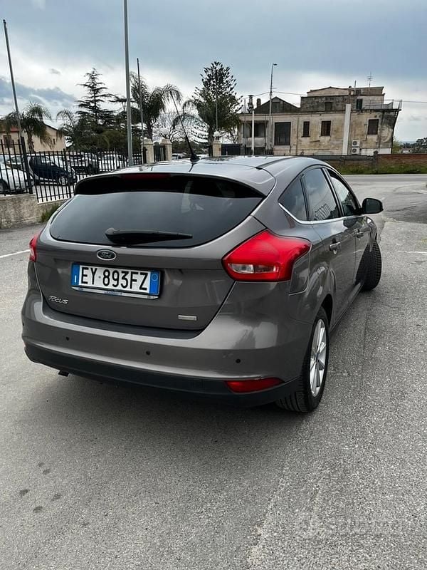 Usata Ford Focus Titanium 125 CV (91 kW) 2015 Grigio Berlina