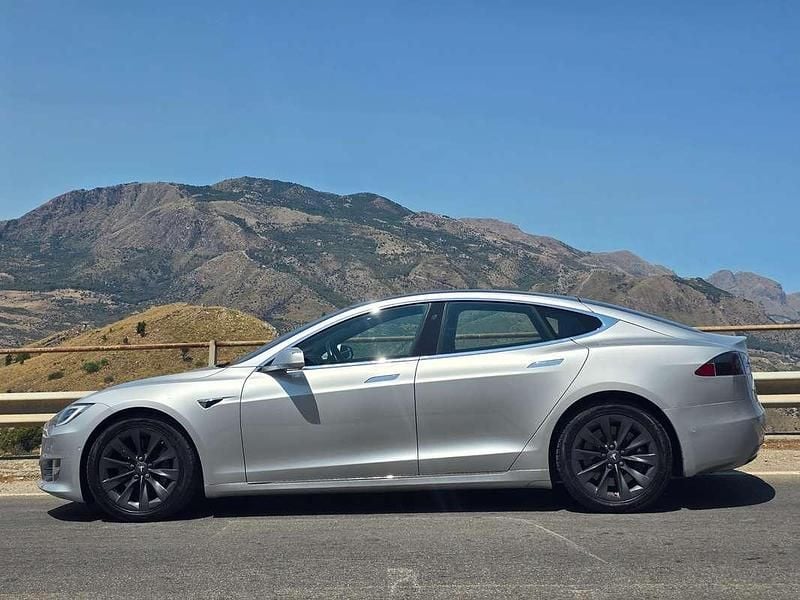 Usata Tesla Model S 135 kW (184 CV) 2018 Argento Utilitaria