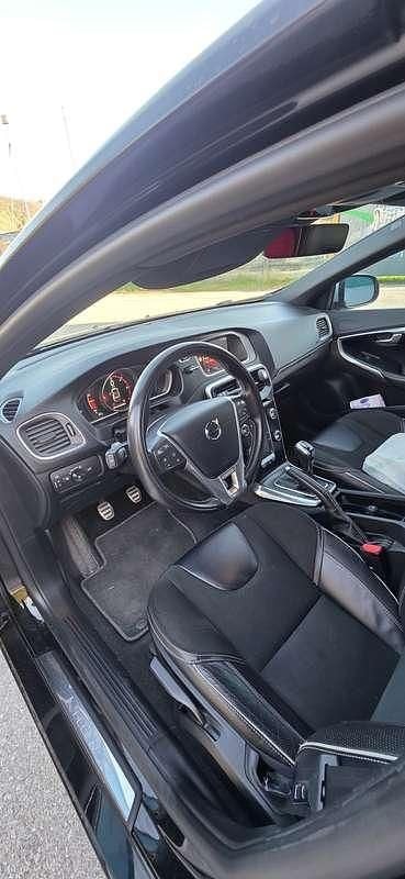 Usata Volvo V40 R-Design 120 CV (88 kW) 2018 Nero Berlina