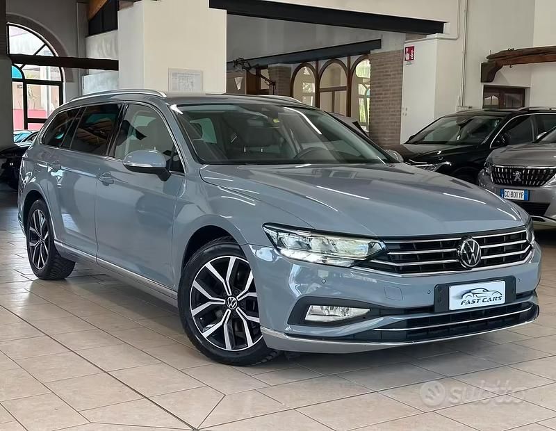 Begagnad VW Passat Elegance 150 HK (110 kW) 2022 Grå Kombi