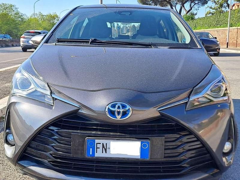 Usata Toyota Yaris Hybrid Active 73 CV (53 kW) 2018 Grigio Berlina