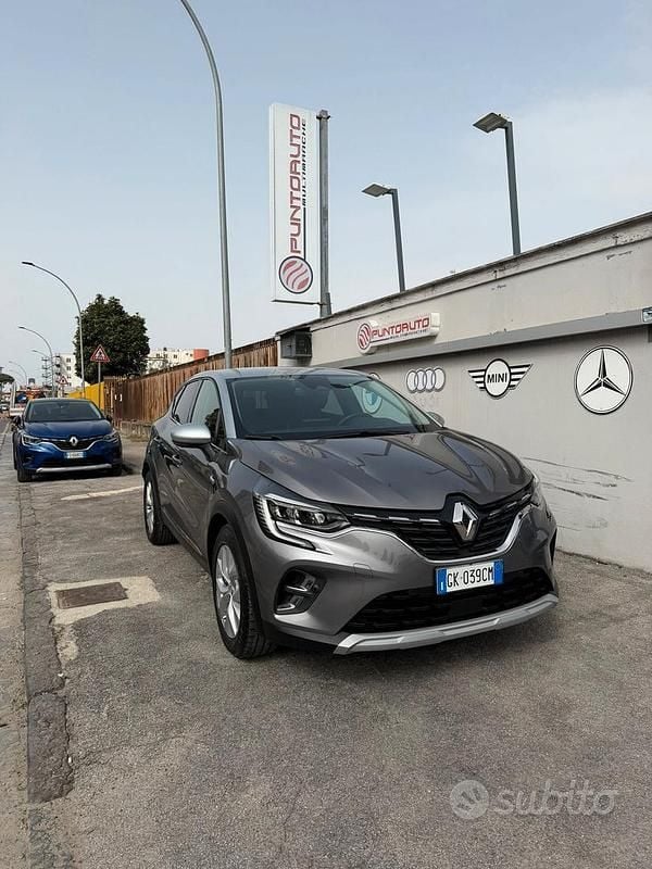 Usata Renault Captur Intens 101 CV (74 kW) 2022 Grigio SUV