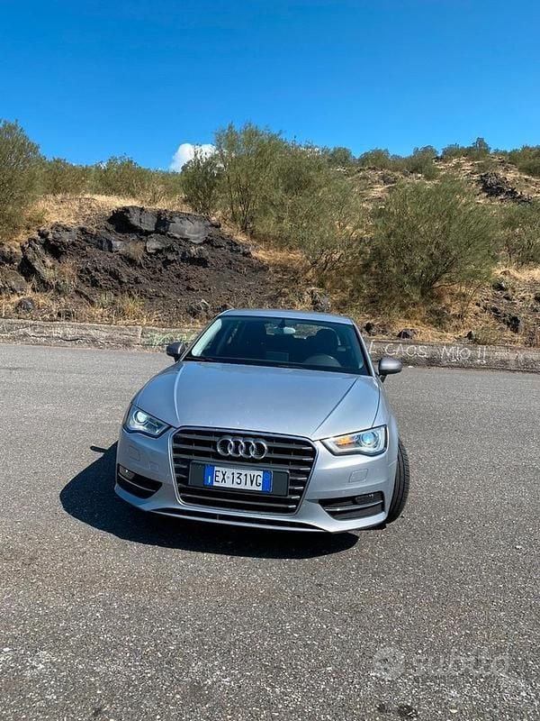 Grigio Usata 2015 Audi A3 Tre volumi | 8500 € (Super prezzo) - Immagine 1/4