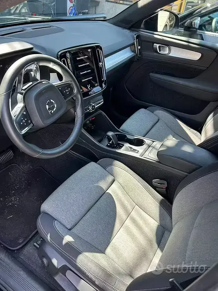 Usata Volvo XC40 Core 129 CV (94 kW) 2023 Nero SUV