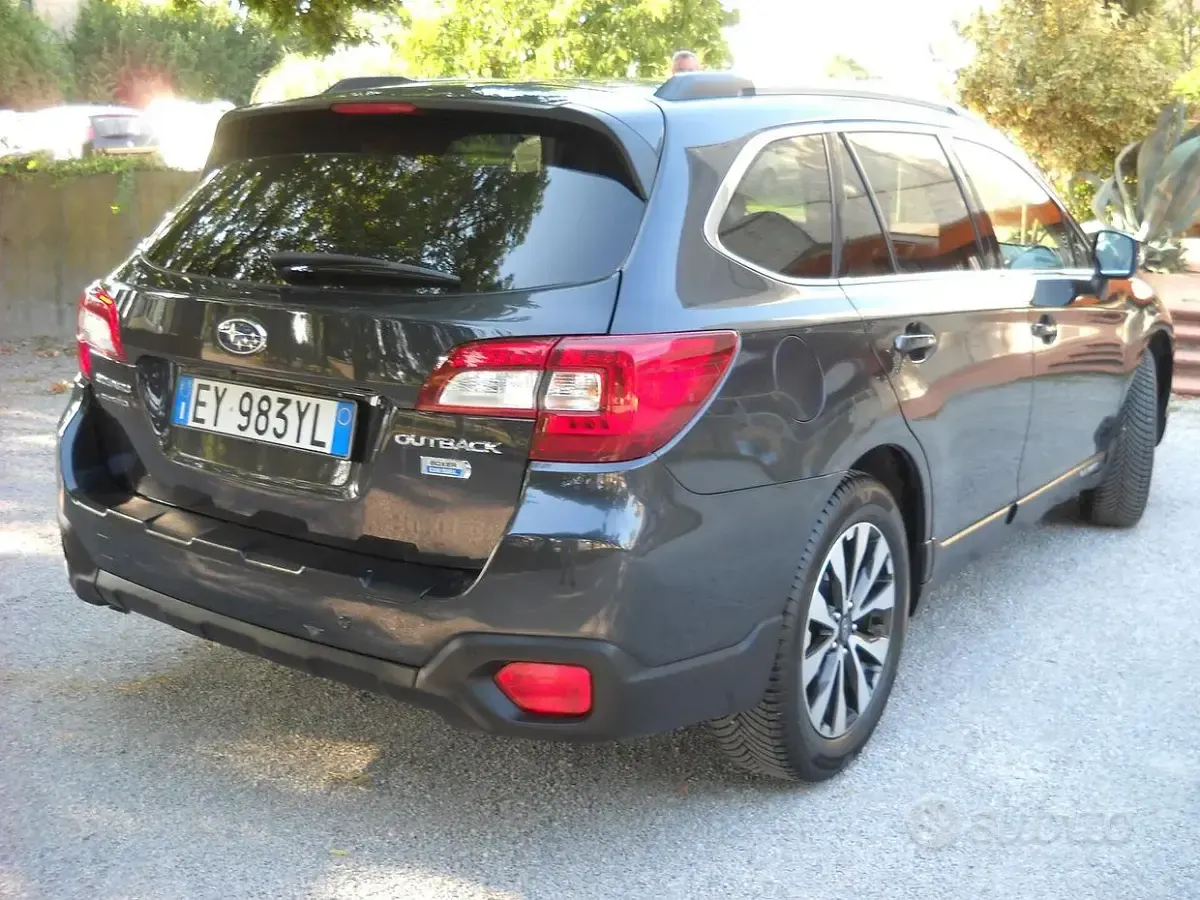 Usata Subaru Outback 150 CV (110 kW) 2015 Bluazzurro Station wagon