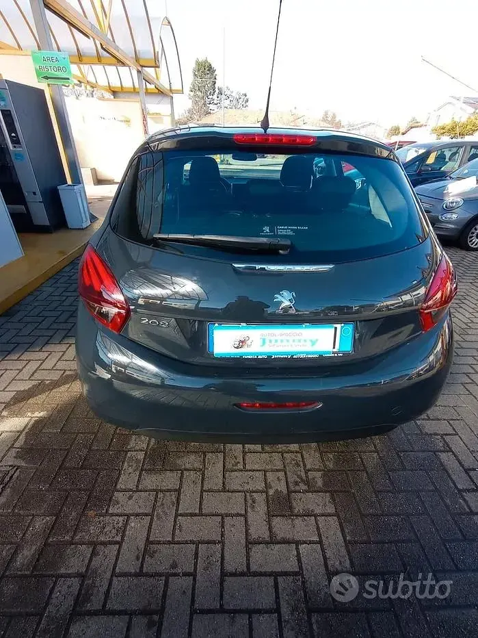 Usata Peugeot 208 GT-line 100 CV (73 kW) 2018 Marrone Utilitaria