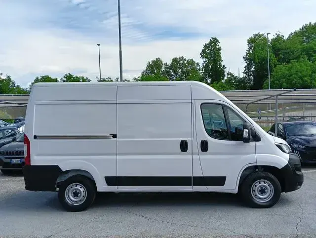 Usata Fiat Ducato 140 CV (102 kW) 2023 Bianco pastello Furgone