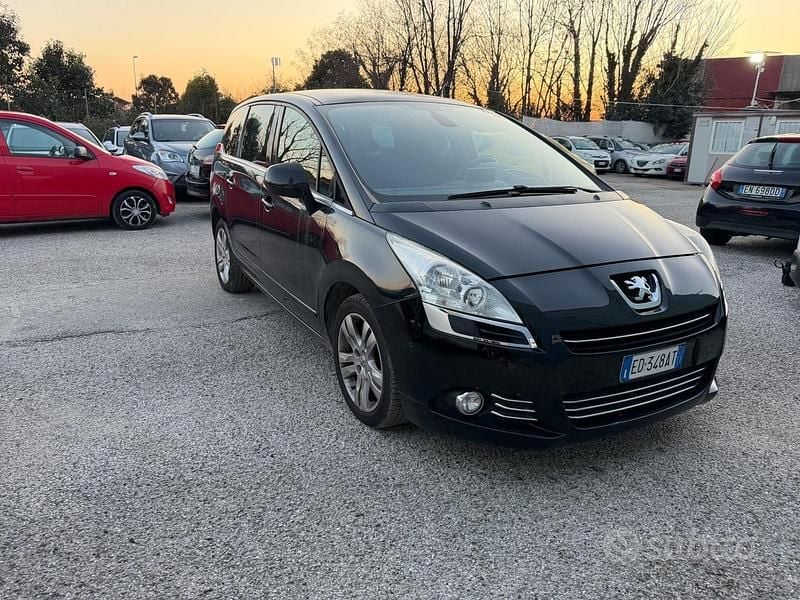 Usata Peugeot 5008 Access 112 CV (82 kW) 2012 Nero Monovolume