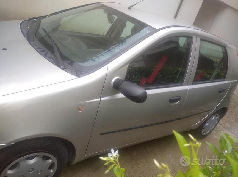 Usata Fiat Punto 80 CV (58 kW) 2005 Grigio Utilitaria