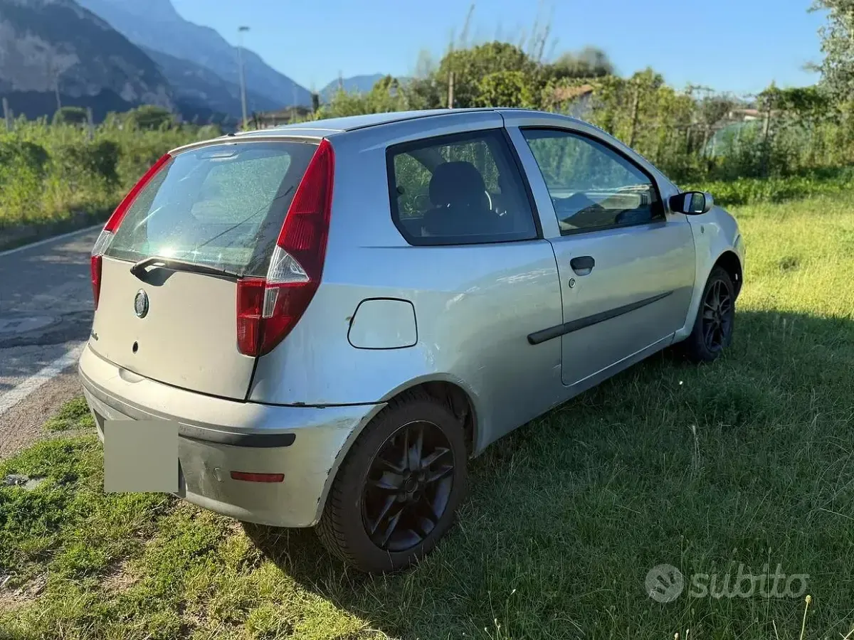 Usata Fiat Punto 60 CV (44 kW) 2005 Grigio Utilitaria