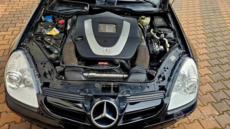 Usata Mercedes SLK280 231 CV (169 kW) 2006 Nero Cabrio