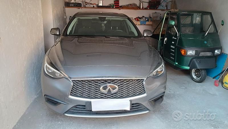Usata Infiniti Q30 122 CV (89 kW) 2016 Grigio Berlina