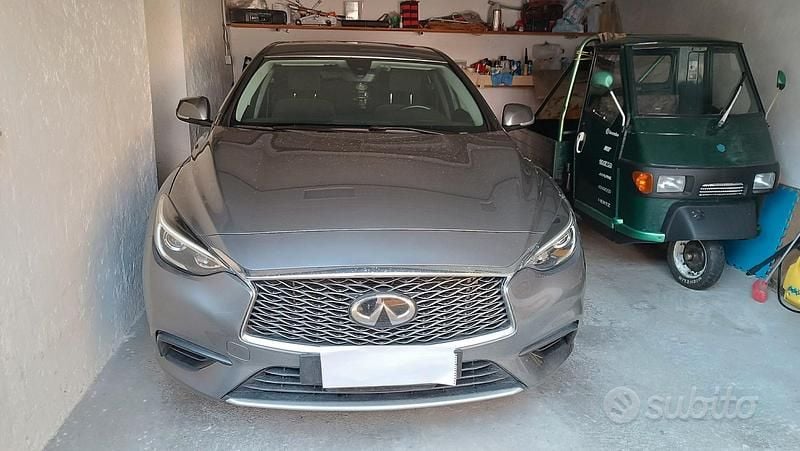 Usata Infiniti Q30 2016 Grigio Berlina