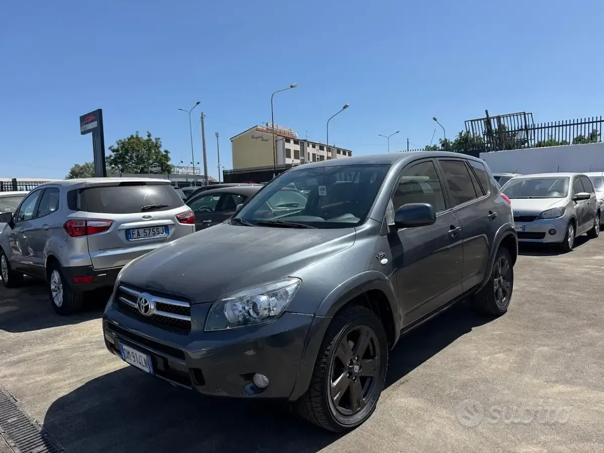 Usata Toyota RAV4 Luxury 177 CV (130 kW) 2007 Grigio SUV