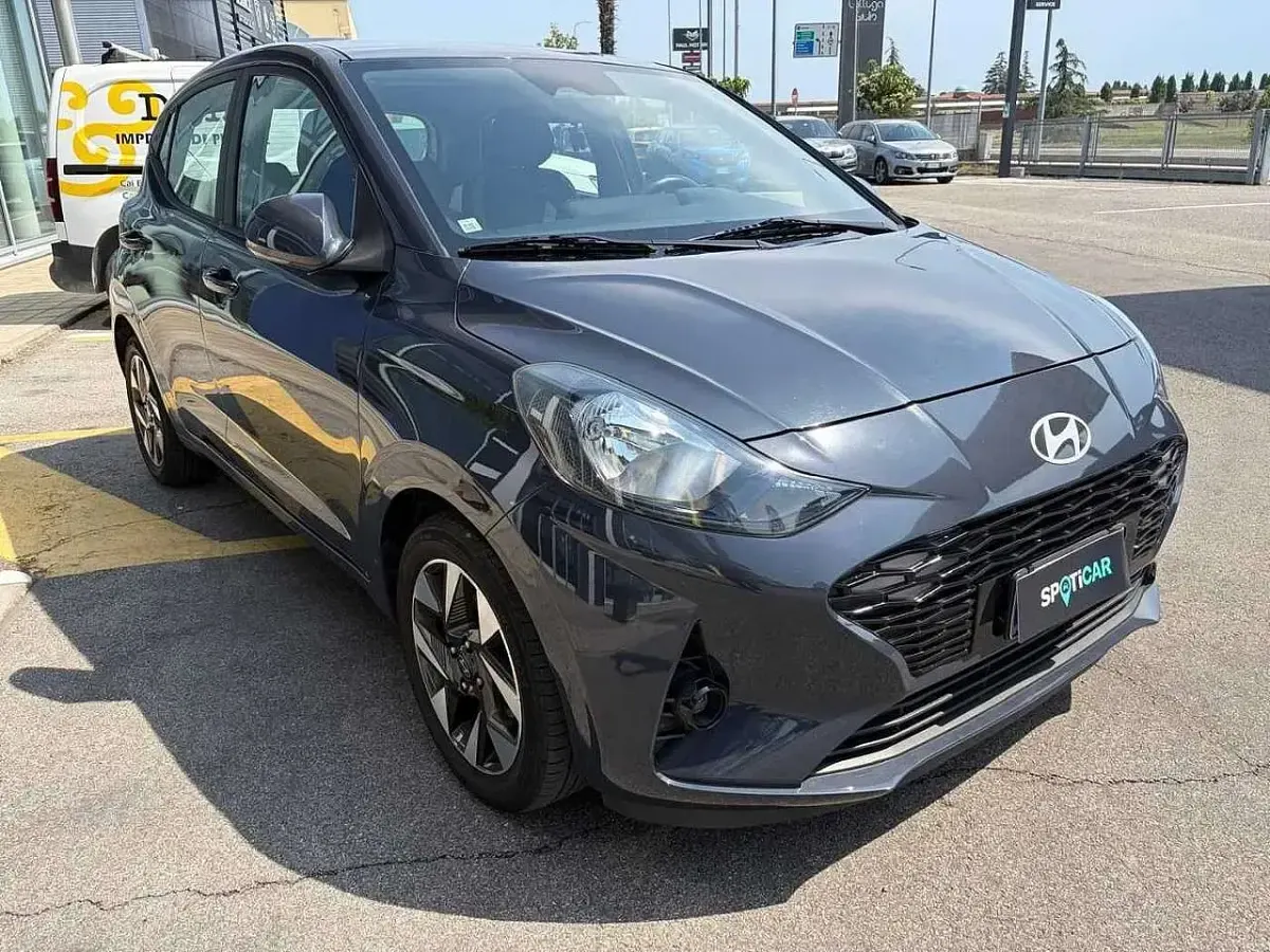 Usata Hyundai i10 67 CV (49 kW) 2023 Grigio Utilitaria