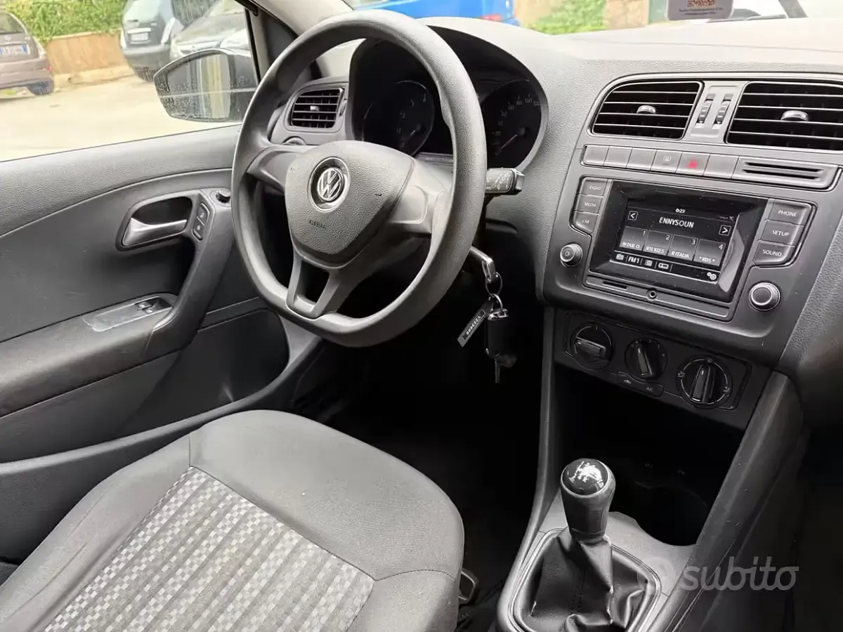 Używany VW Polo 70 KM (51 kW) 2015 Szary Hatchback