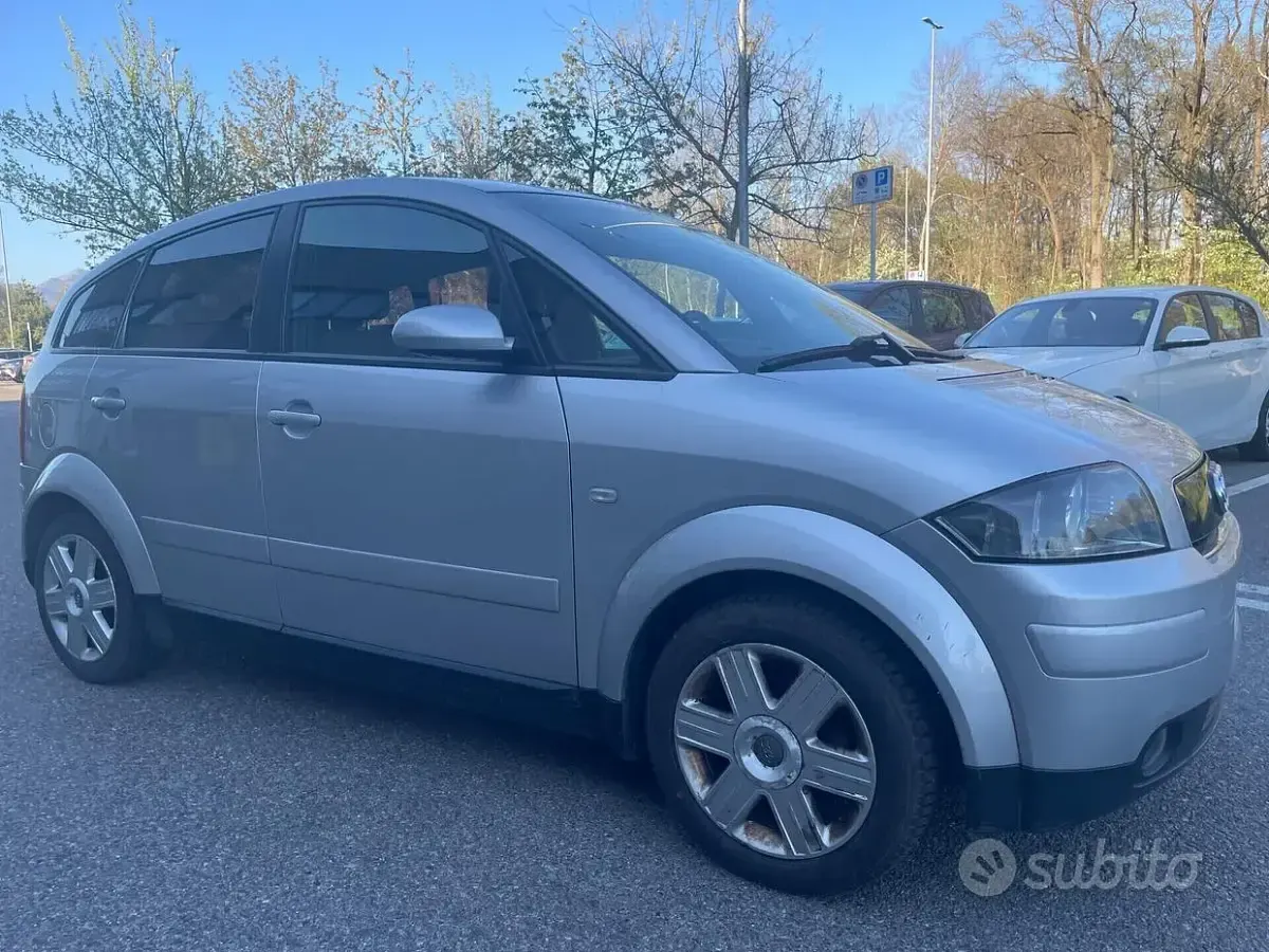Usata Audi A2 75 CV (55 kW) 2001 Grigio Utilitaria