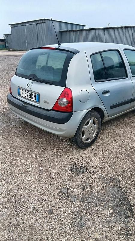 Usata Renault Clio II 65 CV (47 kW) 2005 Grigio Berlina