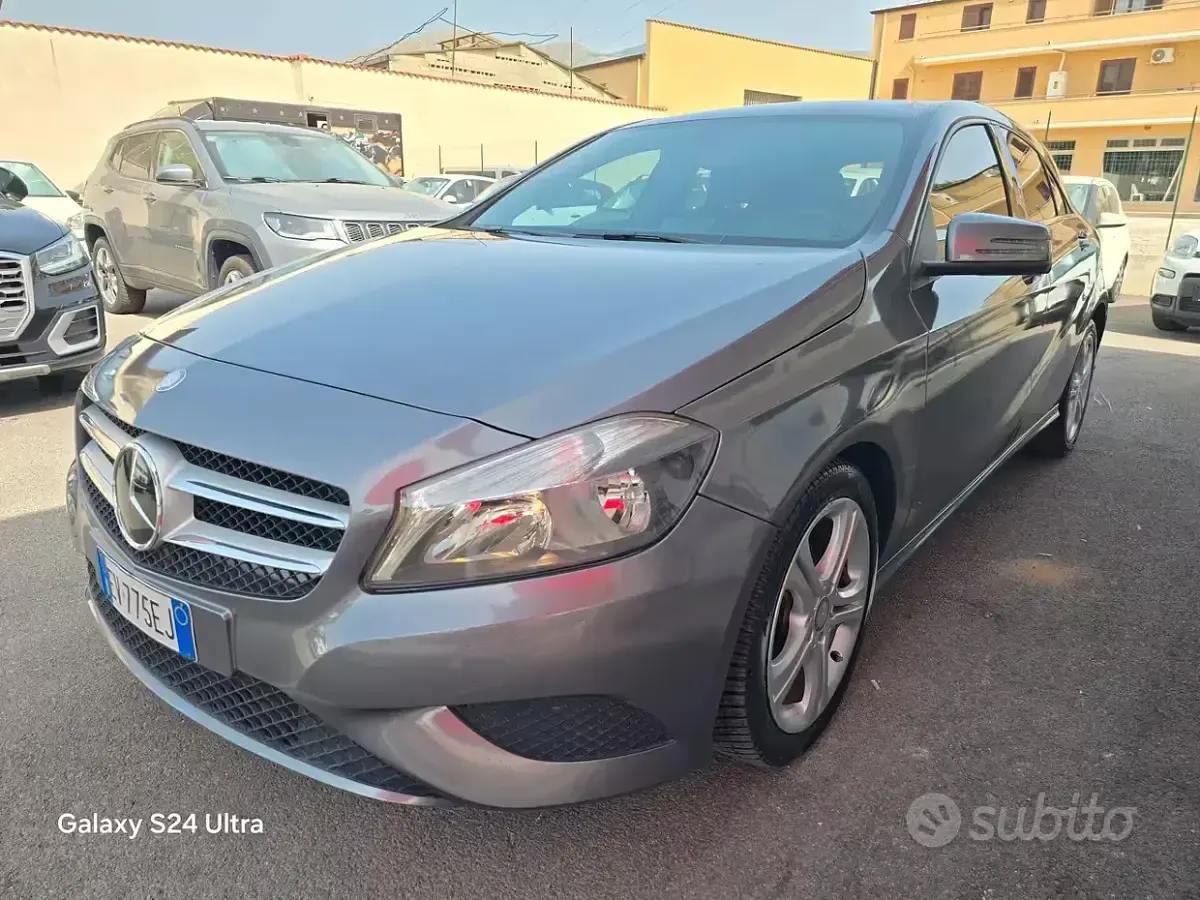 Usata Mercedes A180 109 CV (80 kW) 2015 Grigio Utilitaria