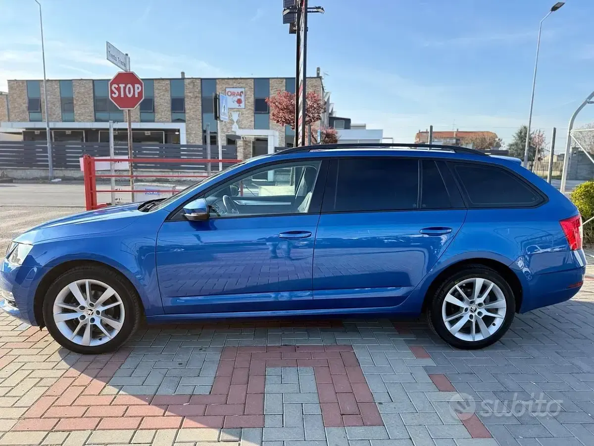 Begagnad Skoda Octavia Executive 116 HK (85 kW) 2020 Blå Kombi
