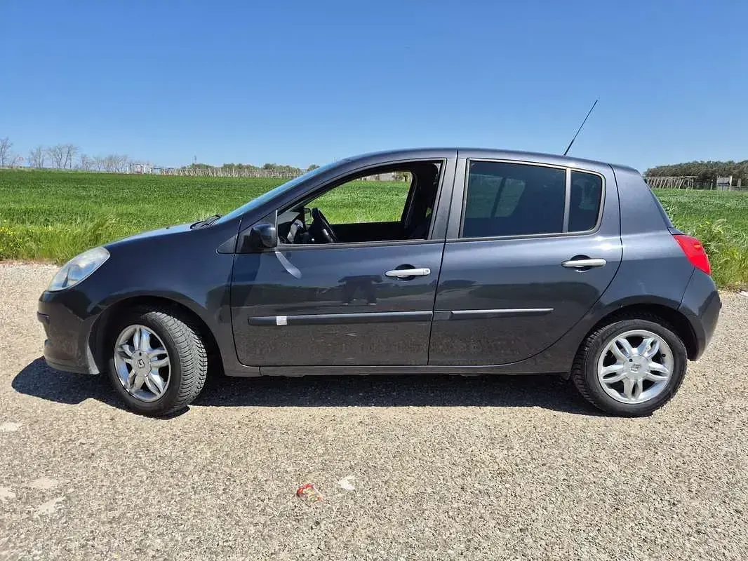 Usata Renault Clio II LE 86 CV (63 kW) 2007 Grigio Berlina