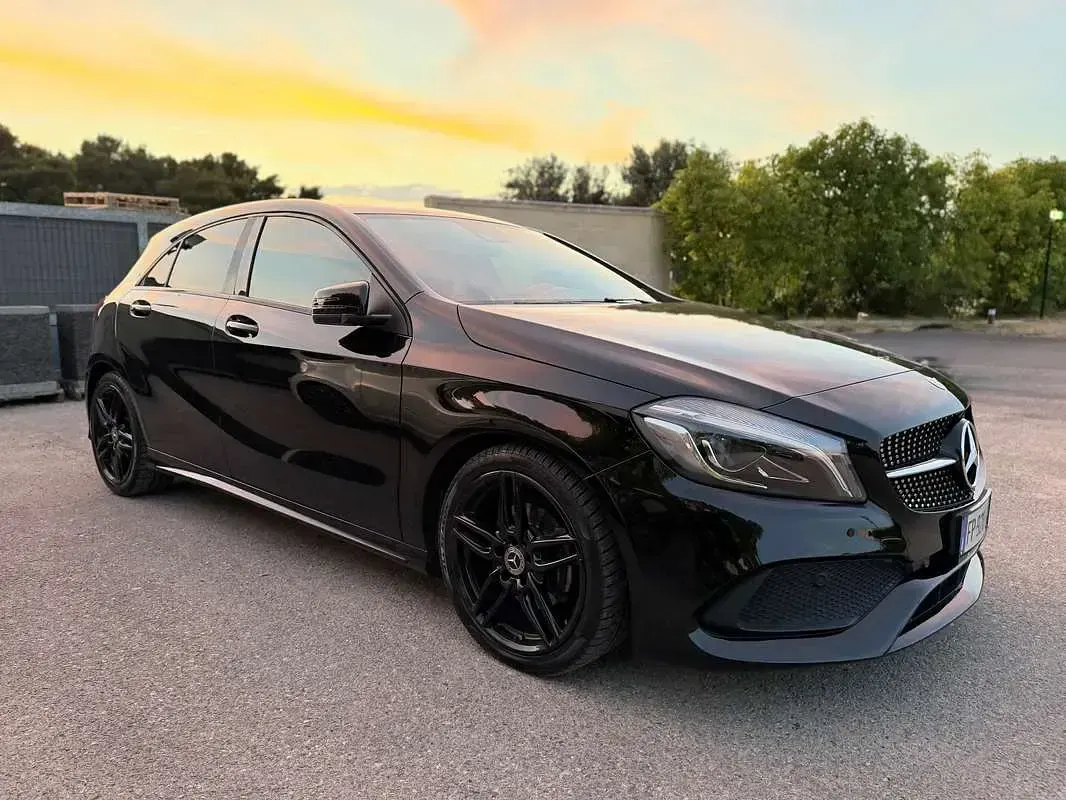 Usata Mercedes A180 Premium 109 CV (80 kW) 2018 Nero Berlina