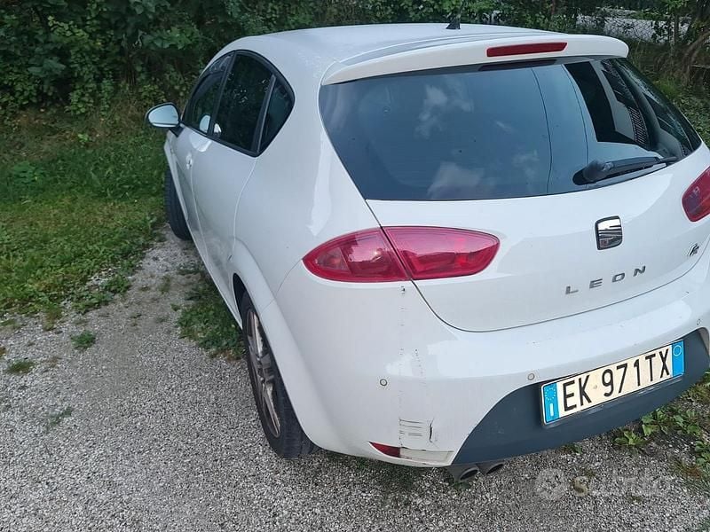 Usata Seat Leon FR 140 CV (102 kW) 2011 Bianco Utilitaria