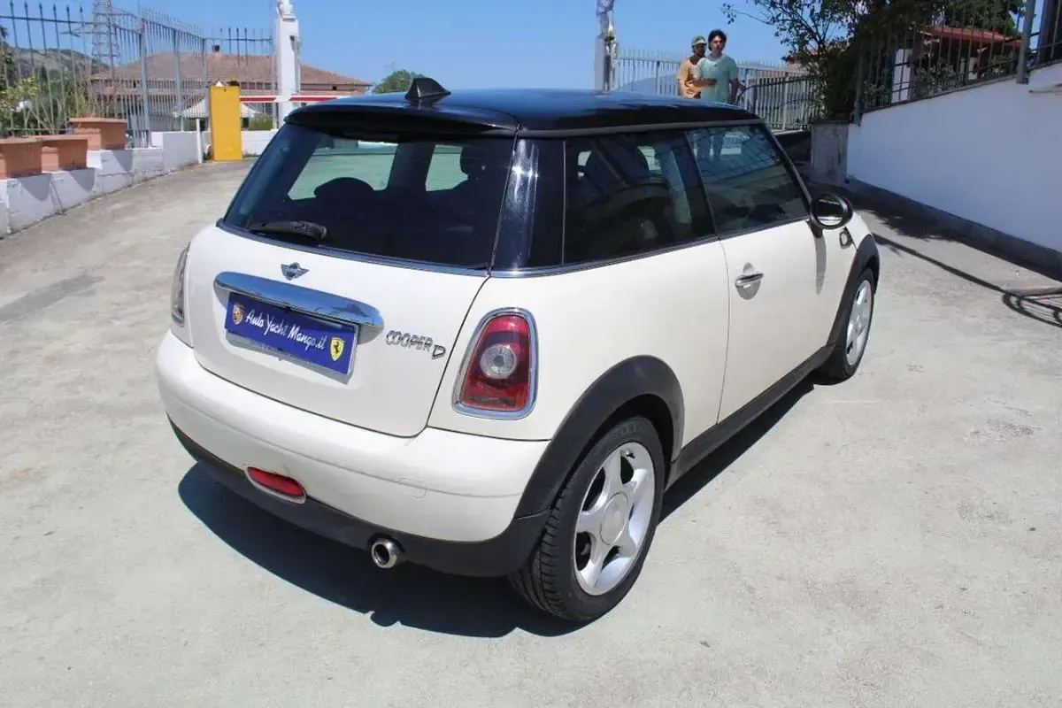 Usata Mini Cooper D Chili 109 CV (80 kW) 2008 Beige Utilitaria