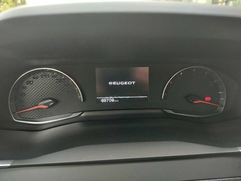 Usata Peugeot 2008 Allure 101 CV (74 kW) 2021 Grigio SUV