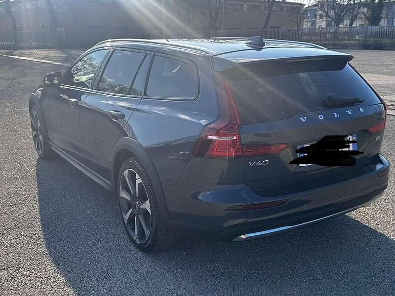 Usata Volvo V60 CC Ultimate 197 CV (144 kW) 2023 Blu/azzurro Station wagon