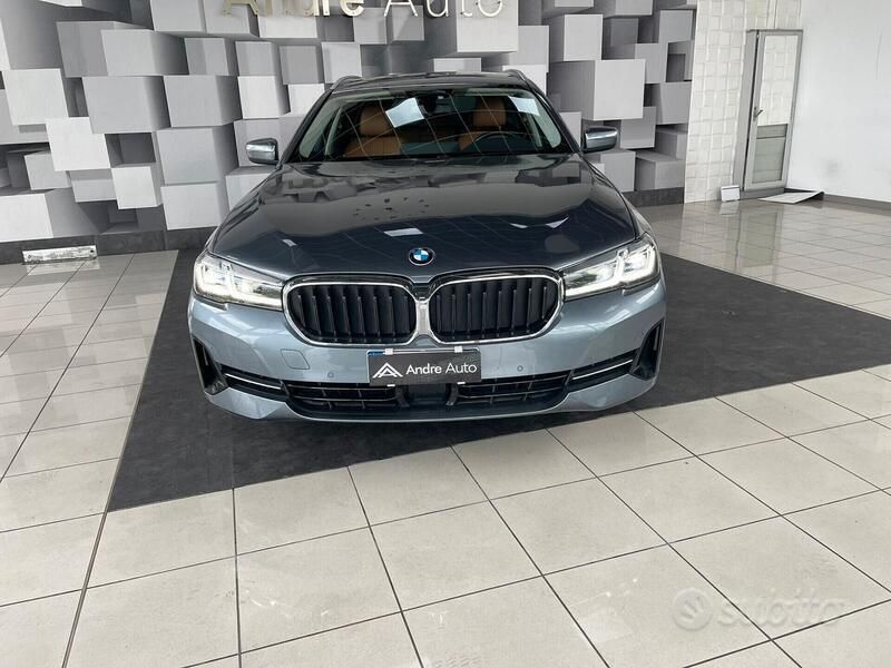 Grigio Usata 2022 BMW 520 Station wagon | 29.500 € (Ottimo prezzo) - Immagine 1/4